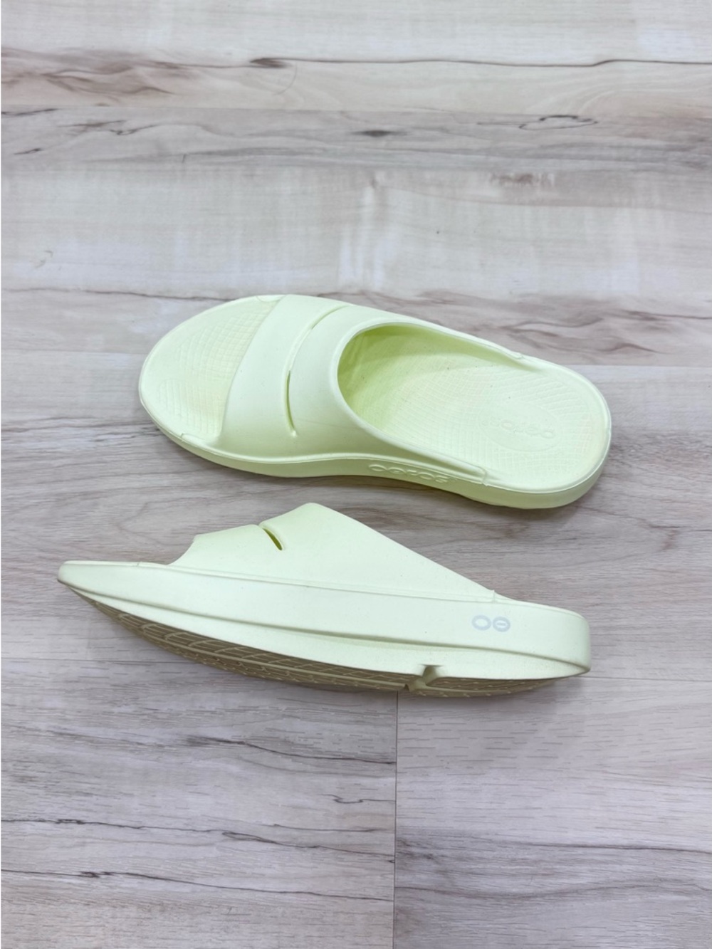 OOFOS women's ooahh recovery slide sandal in mello yellow sz 7 - Picture 7 of 9